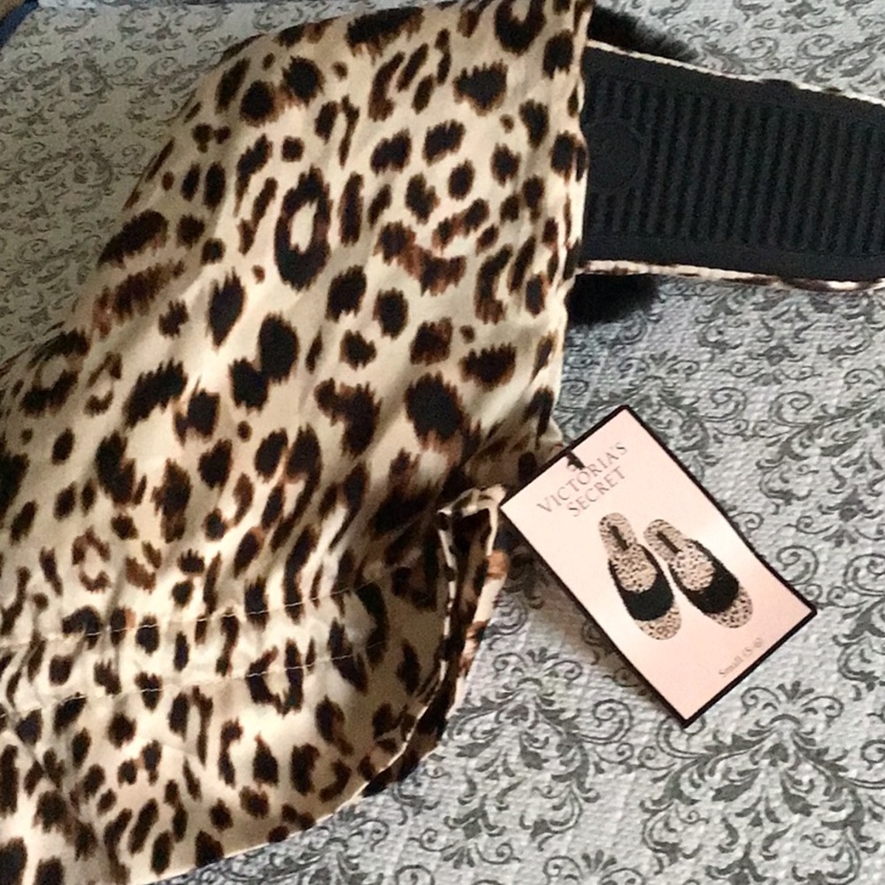 Victoria's Secret Leopard Print Slippers with Black Fur - Picture 4 of 5